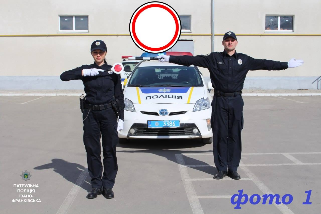 Les signaux du contrôleur à la croisée des chemins Сигналы регулировщика