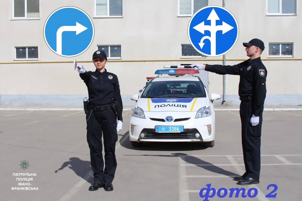 Les signaux du contrôleur à la croisée des chemins Сигналы регулировщика