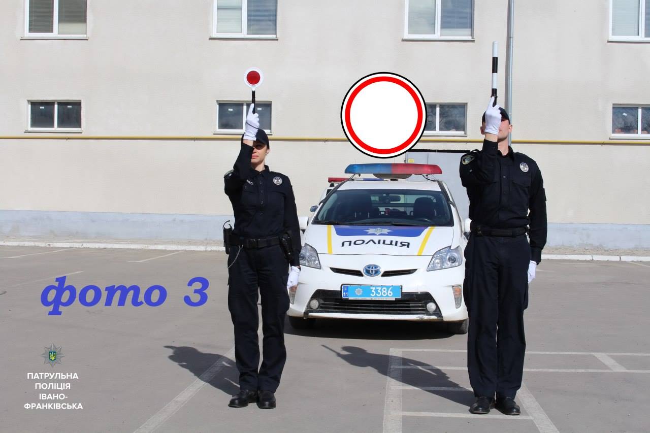 Les signaux du contrôleur à la croisée des chemins Сигналы регулировщика