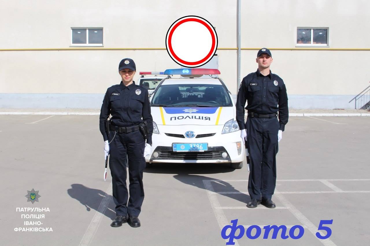 Les signaux du contrôleur à la croisée des chemins Сигналы регулировщика