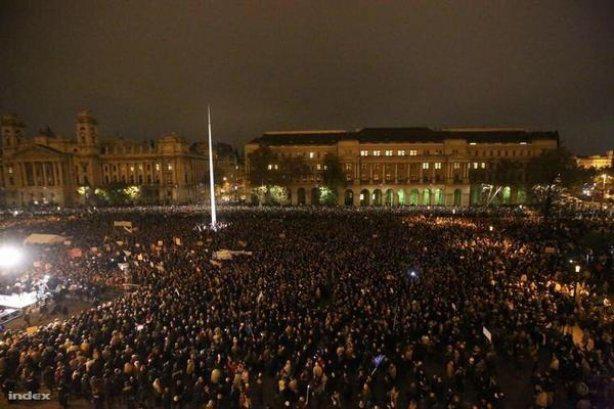 Jour de la colère des gens: Dans le centre de Budapest, plus de 10 mille personnes ont protesté contre la corruption des autorités. Rapport PHOTO + VIDEO День народного гнева: В центре Будапешта более 10 тысяч людей протестовали против коррупции власти. ФОТОрепортаж+ВИДЕО