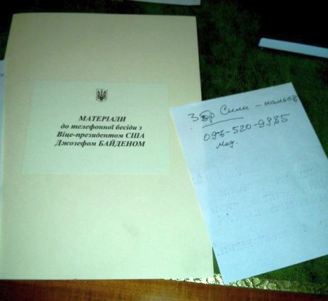 Des journalistes analysent la comptabilité noire de Ianoukovitch et les hôtels particuliers de Mezhyhirya Журналисты анализируют черную бухгалтерию Януковича и хоромы Межигорья