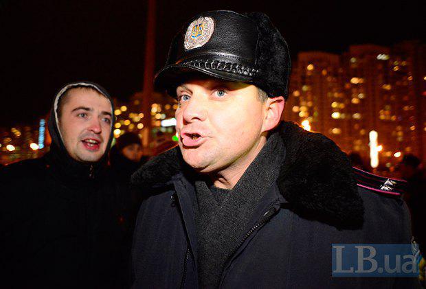 Lors de la construction scandaleuse à Kiev, la police a battu des militants et des résidents locaux. Rapport PHOTO + VIDEO На скандальной стройке в Киеве милиция избила активистов и местных жителей. ФОТОрепортаж+ВИДЕО