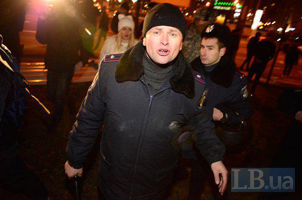 Lors de la construction scandaleuse à Kiev, la police a battu des militants et des résidents locaux. Rapport PHOTO + VIDEO На скандальной стройке в Киеве милиция избила активистов и местных жителей. ФОТОрепортаж+ВИДЕО