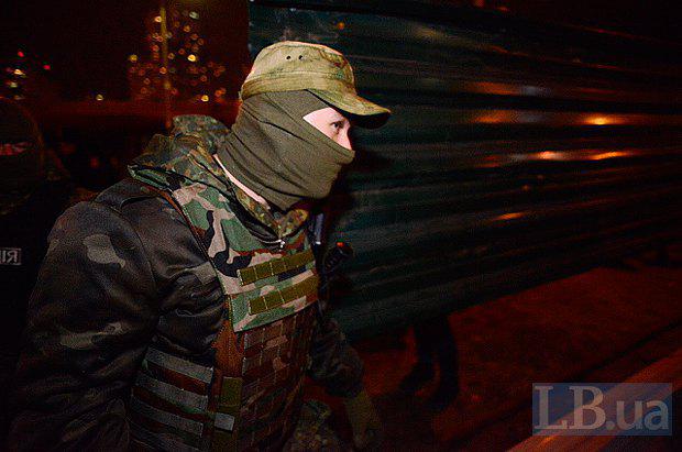 Lors de la construction scandaleuse à Kiev, la police a battu des militants et des résidents locaux. Rapport PHOTO + VIDEO На скандальной стройке в Киеве милиция избила активистов и местных жителей. ФОТОрепортаж+ВИДЕО