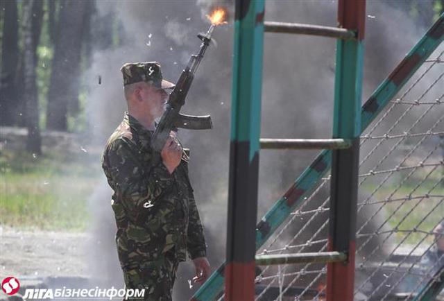 Le 2e bataillon de volontaires de Nazgvardia a terminé son entraînement au combat et se prépare à être envoyé en première ligne. Rapport PHOTO + VIDEO 2-й добровольческий батальон Нацгвардии завершил боевую подготовку и готовится к отправке на передовую. ФОТОрепортаж+ВИДЕО