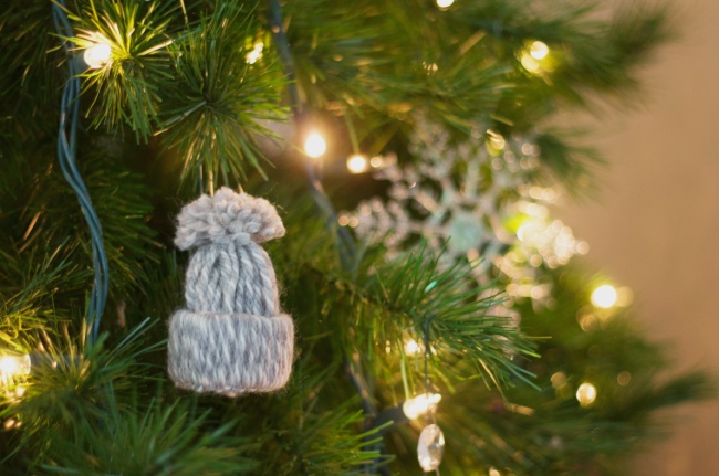 Зимние шапочки - Новогодние украшения, которые можно сделать своими руками