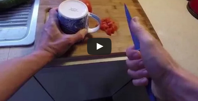 Как наточить нож об чашку