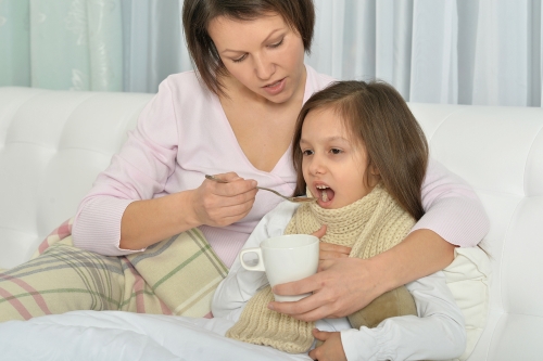 Que ne peut-on pas faire lors du traitement d'un enfant? - Différences entre grippe, rhume et SRAS Чего нельзя делать при лечении ребёнка? - Симптомы гриппа, простуды и ОРВИ