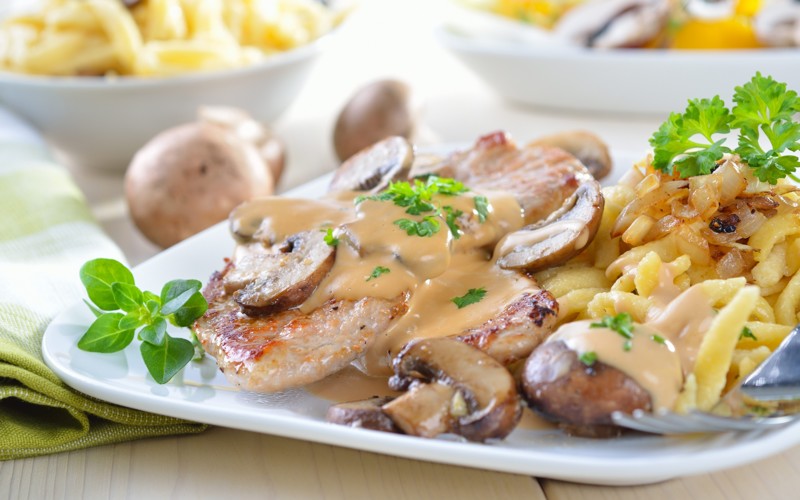 Pommes de terre aux champignons à la crème sure - 10 meilleurs plats à base de pommes de terre Картофель с шампиньонами в сметане - Лучшие блюда из картошки