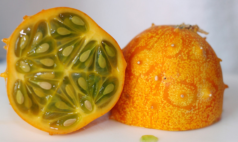 Melon kiwano - Des fruits exotiques du monde entier dont vous n'avez jamais entendu parler Дыня кивано - Экзотические фрукты со всего света, о которых вы не слышали