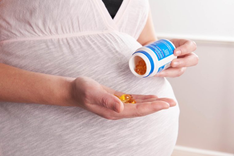 Acide folique - Vitamines, qui sont achetées stupidement, insignifiantes et même dangereuses! Фолиевая кислота - Бессмысленные и опасные витамины