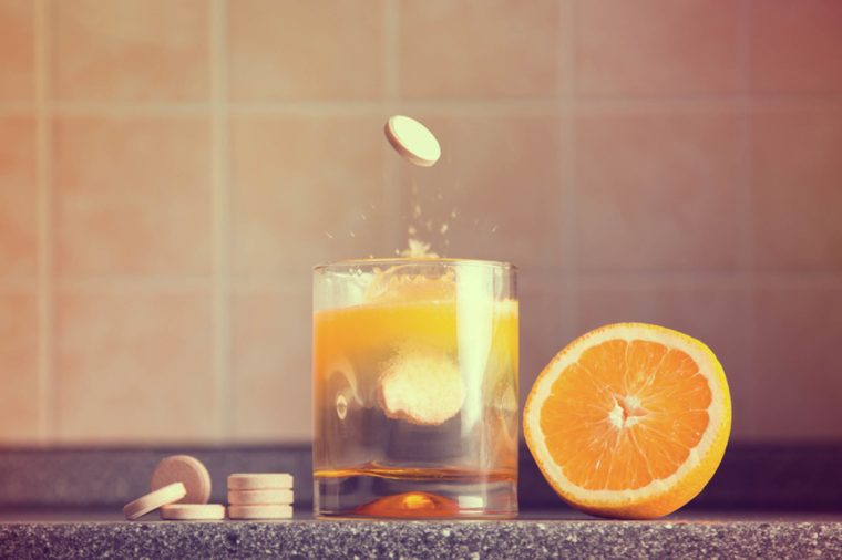 Vitamine C - Les vitamines, qui sont achetées stupidement, insignifiant et même dangereux! Витамин C - Бессмысленные и опасные витамины