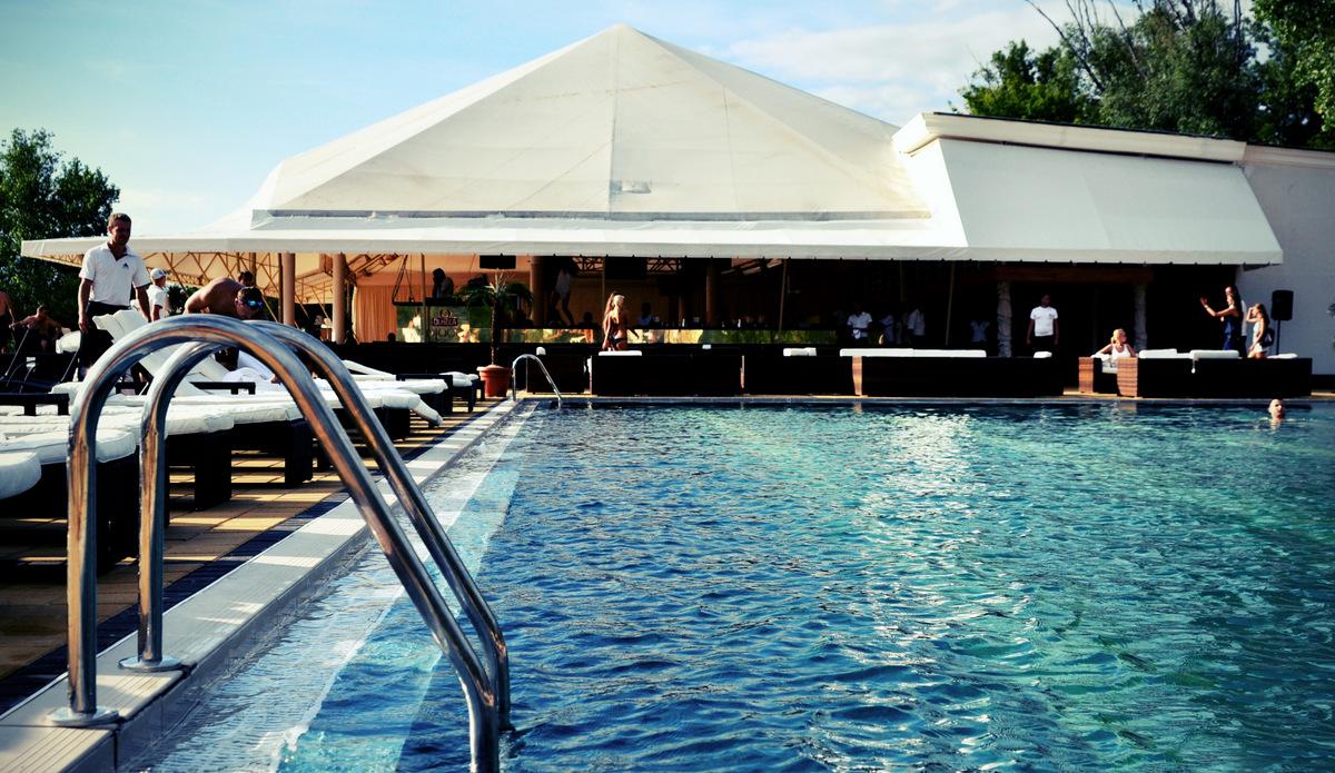 Olmeca Plage - Plages avec piscine à Kiev Olmeca Plage - Лучшие пляжи с бассейном в Киеве: куда поехать и сколько стоит
