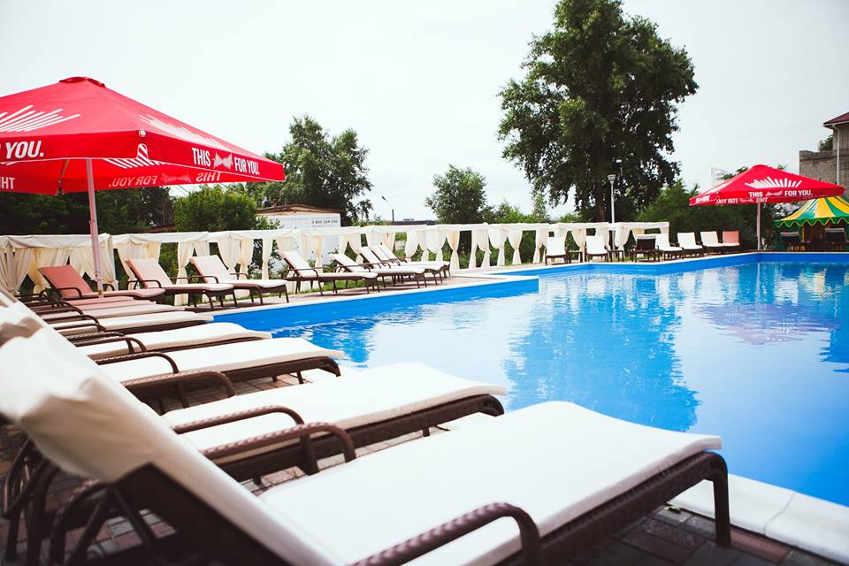 More Family Club - Plages avec piscine à Kiev More Family Club - Лучшие пляжи с бассейном в Киеве: куда поехать и сколько стоит