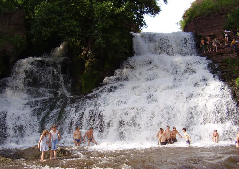Djurinsky cascade (région de Ternopil, district de Zaleschitsky) - endroits peu connus de l'Ukraine pour les loisirs avec les enfants Джуринский водопад (Тернопольская область, Залещицкий район) - Места в Украине для отдыха с детьми