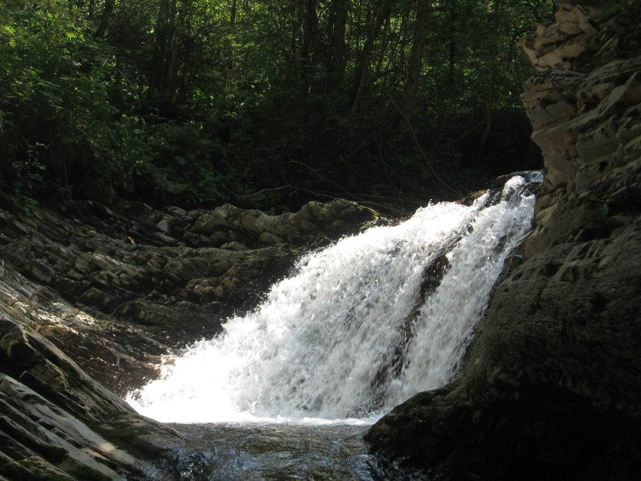 Sheshorsky Guk (cascades d'argent) - Toutes les cascades d'Ukraine: plus de 40 belles cascades d'Ukraine (photo) Водопад Шешорский Гук (Серебристые водопады) - ТОП водопадов Украины