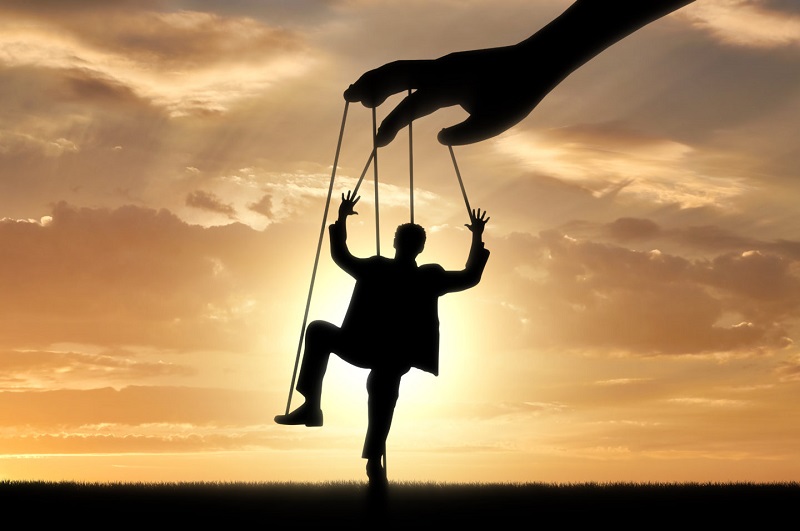 Honte - Lexique du manipulateur: Phrases qui vous obligent à obéir inconsciemment Стыд - Лексикон манипулятора