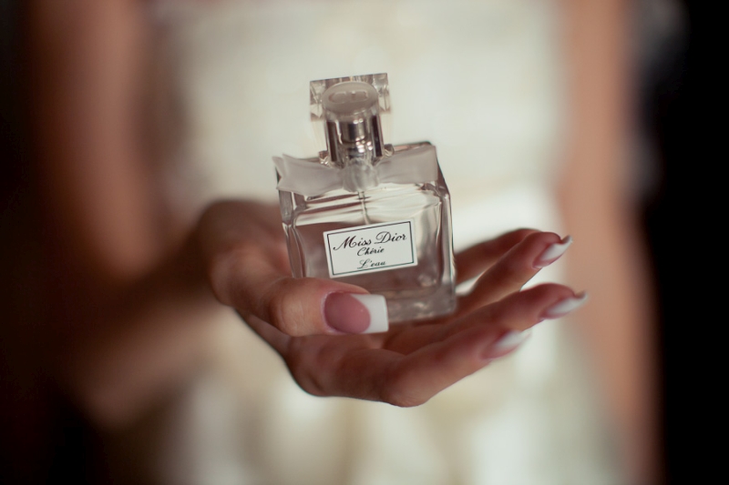 Comment distinguer un faux parfum? Как проверить оригинальность духов и отличить подделку?