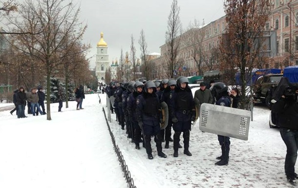 Милиция окружила центр Киева