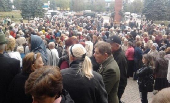 Cosaques russes - les participants de l'argent de protestation à Luhansk: penser Encore une fois - tirer baise Российские казаки - участникам денежного протеста на Луганщине: Еще раз соберетесь – расстреляем нахрен