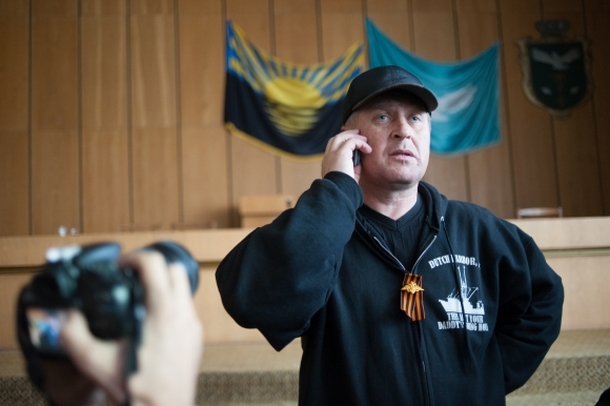 Le maire autoproclamé de Sloviansk menace les civils fusillades Самопровозглашенный мэр Славянска угрожает мирному населению расстрелами