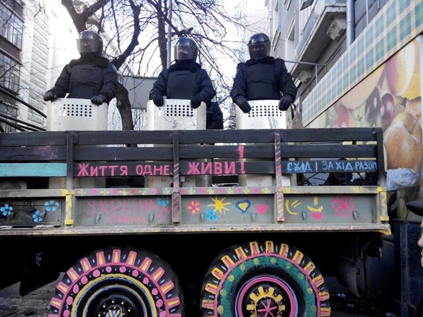 Alors que la guerre. Événements à Kiev Photo-chroniques 18 Février Как на войне. Фотохроники событий в Киеве 18 февраля