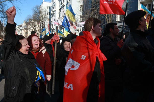 Alors que la guerre. Événements à Kiev Photo-chroniques 18 Février Как на войне. Фотохроники событий в Киеве 18 февраля