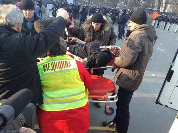 manifestants blessés et blessés Пострадавшие и раненные митингующие