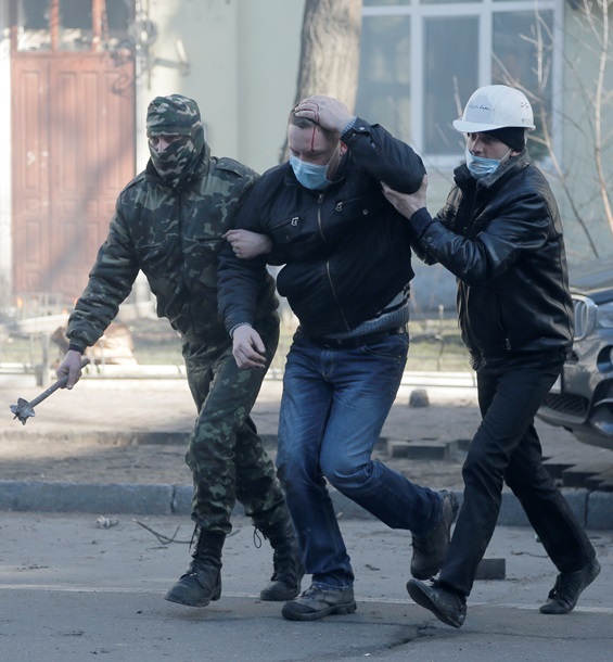 manifestants blessés et blessés Пострадавшие и раненные митингующие