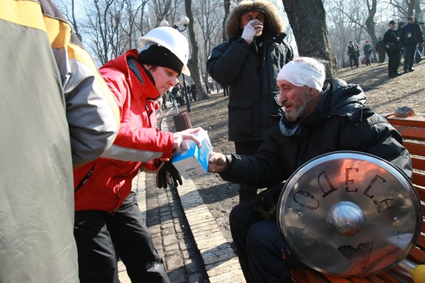 manifestants blessés et blessés Пострадавшие и раненные митингующие