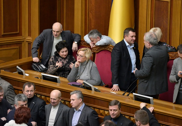Blocage Rada opposition et travail Fahrion attaque sur les régions Блокирование работы Рады оппозицией и нападение Фарион на регионала