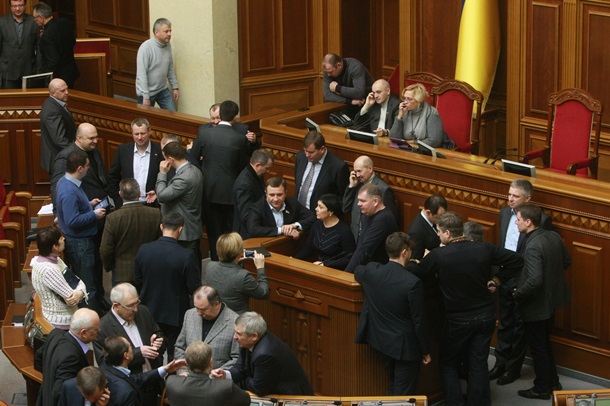 Blocage Rada opposition et travail Fahrion attaque sur les régions Блокирование работы Рады оппозицией и нападение Фарион на регионала