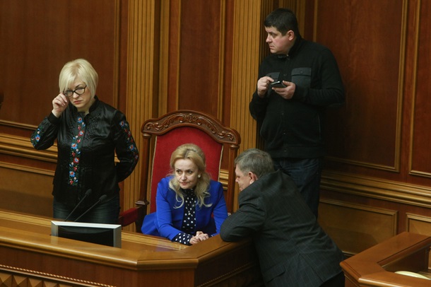 Blocage Rada opposition et travail Fahrion attaque sur les régions Блокирование работы Рады оппозицией и нападение Фарион на регионала