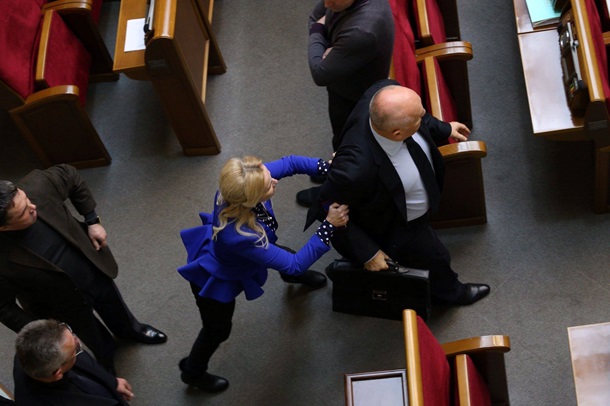 Blocage Rada opposition et travail Fahrion attaque sur les régions Блокирование работы Рады оппозицией и нападение Фарион на регионала