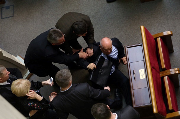 Blocage Rada opposition et travail Fahrion attaque sur les régions Блокирование работы Рады оппозицией и нападение Фарион на регионала