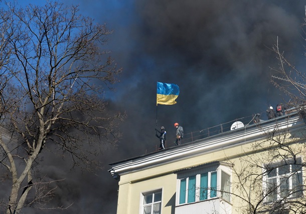 Confrontation sur les toits dans le quartier du gouvernement Противостояние на крышах в правительственном квартале