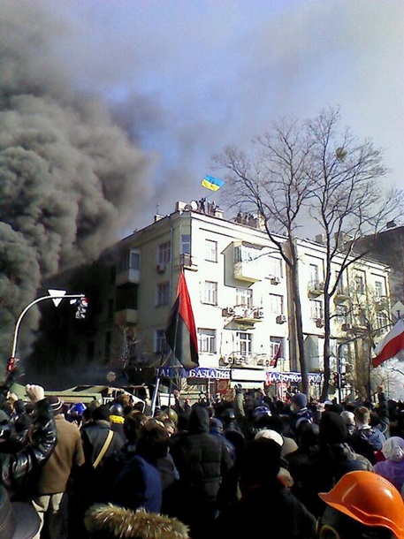 Confrontation sur les toits dans le quartier du gouvernement Противостояние на крышах в правительственном квартале