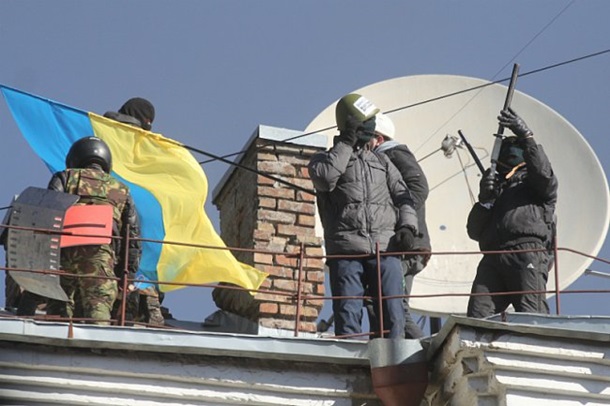 Confrontation sur les toits dans le quartier du gouvernement Противостояние на крышах в правительственном квартале