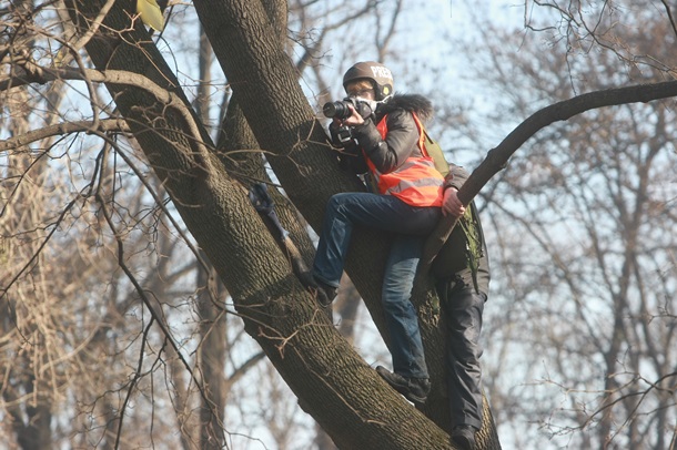 Confrontation dans le parc Mariinski Противостояние в Мариинском парке