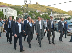 Medvedev a visité Balaklava
