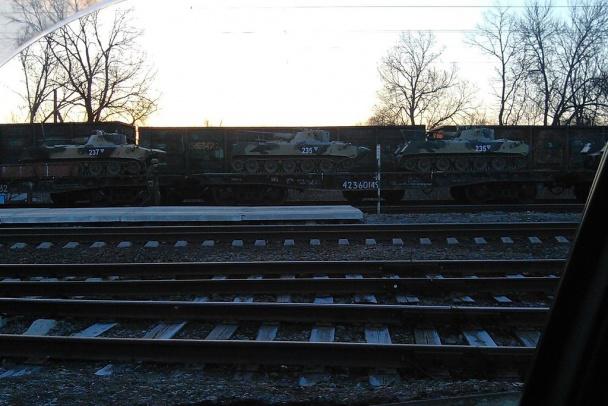 Russie à l'Ukraine a été entouré sur trois côtés. A la frontière de 100 mille soldats et 500 chars. MAP + PHOTOS Россия окружила Украину с трех сторон. У границы 100 тысяч военных и более 500 танков. КАРТА+ФОТО