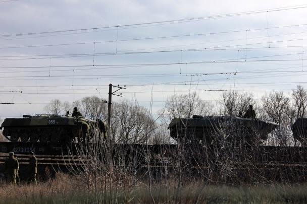 Russie à l'Ukraine a été entouré sur trois côtés. A la frontière de 100 mille soldats et 500 chars. MAP + PHOTOS Россия окружила Украину с трех сторон. У границы 100 тысяч военных и более 500 танков. КАРТА+ФОТО