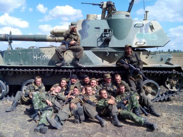 La composition du groupe russe, concentrée le long de la frontière avec le Donbass ukrainien. histoire de l'image Состав российской группировки, сконцентрированной по всей границе с украинским Донбассом. ФОТОрепортаж
