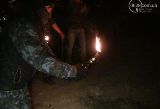Storming une unité militaire dans militants Mariupol passants blessés. Reportage photo + VIDEO Штурм воинской части в Мариуполе: боевики ранили случайных прохожих. ФОТОрепортаж+ВИДЕО