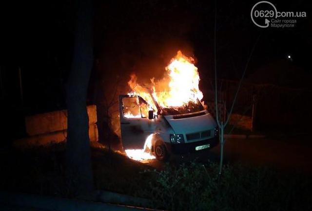 Storming une unité militaire dans militants Mariupol passants blessés. Reportage photo + VIDEO Штурм воинской части в Мариуполе: боевики ранили случайных прохожих. ФОТОрепортаж+ВИДЕО