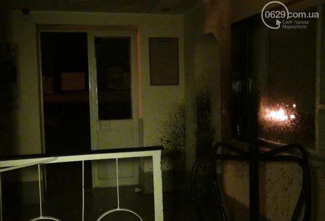 Storming une unité militaire dans militants Mariupol passants blessés. Reportage photo + VIDEO Штурм воинской части в Мариуполе: боевики ранили случайных прохожих. ФОТОрепортаж+ВИДЕО
