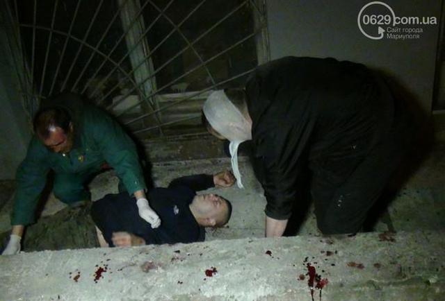 Storming une unité militaire dans militants Mariupol passants blessés. Reportage photo + VIDEO Штурм воинской части в Мариуполе: боевики ранили случайных прохожих. ФОТОрепортаж+ВИДЕО
