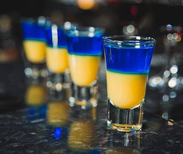 Il y a une raison pour prendre un verre! Есть повод выпить!