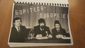 SBU a remis au chef des copies peuple tatar de Crimée Mustafa Dzhemilev de documents concernant la déportation de 44 ans